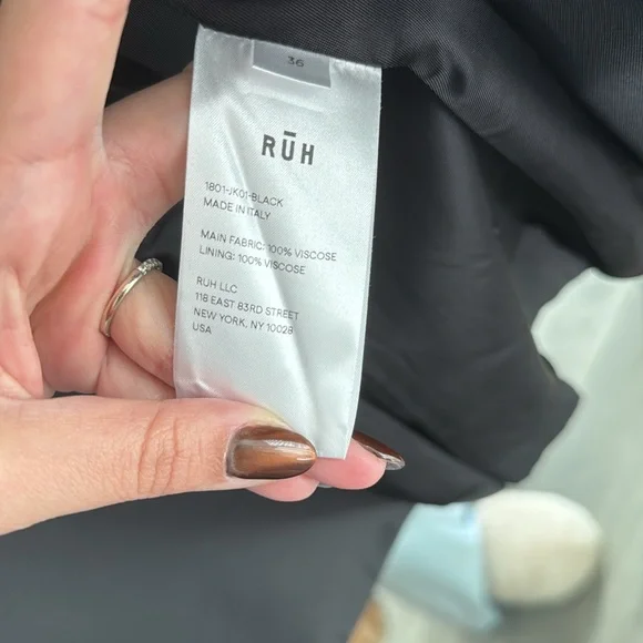 RŪH Button Detailed Cady Blazer - Picture 7 of 8